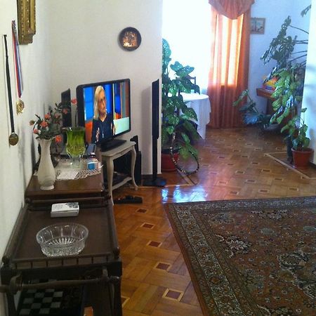 Homestay On Akademika Sakharova Sukhumi Esterno foto