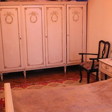 Homestay On Akademika Sakharova Sukhumi Esterno foto