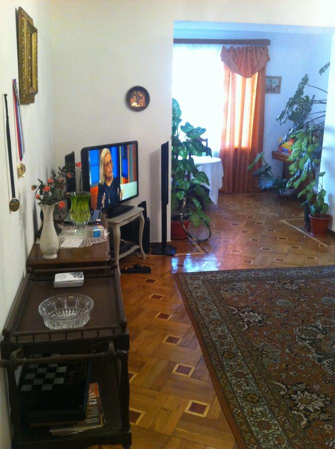 Homestay On Akademika Sakharova Sukhumi Esterno foto