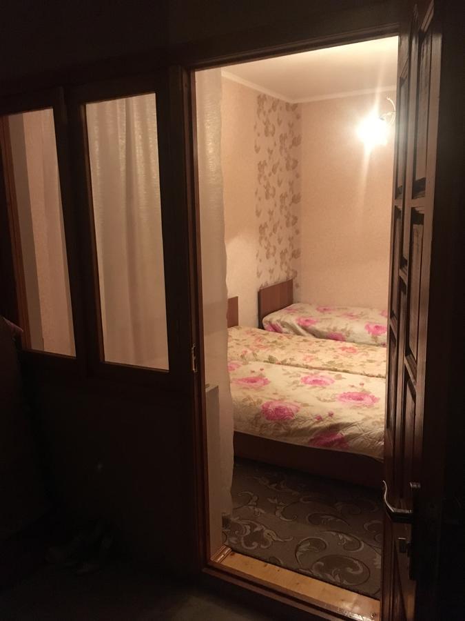 Homestay On Akademika Sakharova Sukhumi Esterno foto