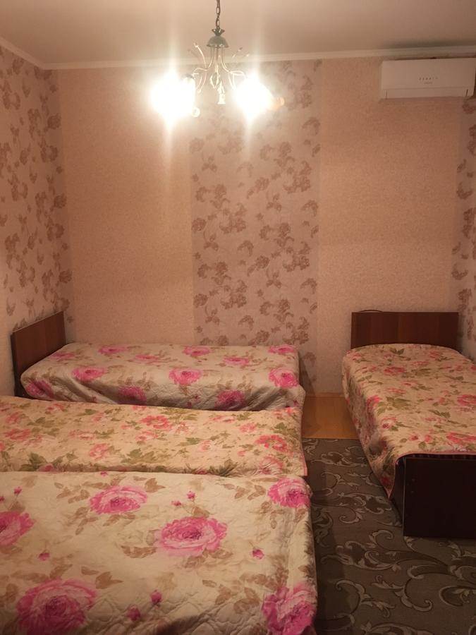 Homestay On Akademika Sakharova Sukhumi Esterno foto